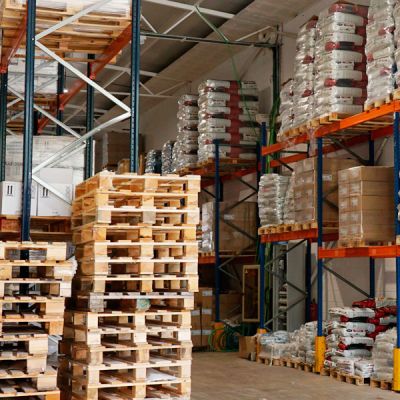 Almacén de suministros agrícolas en Murcia